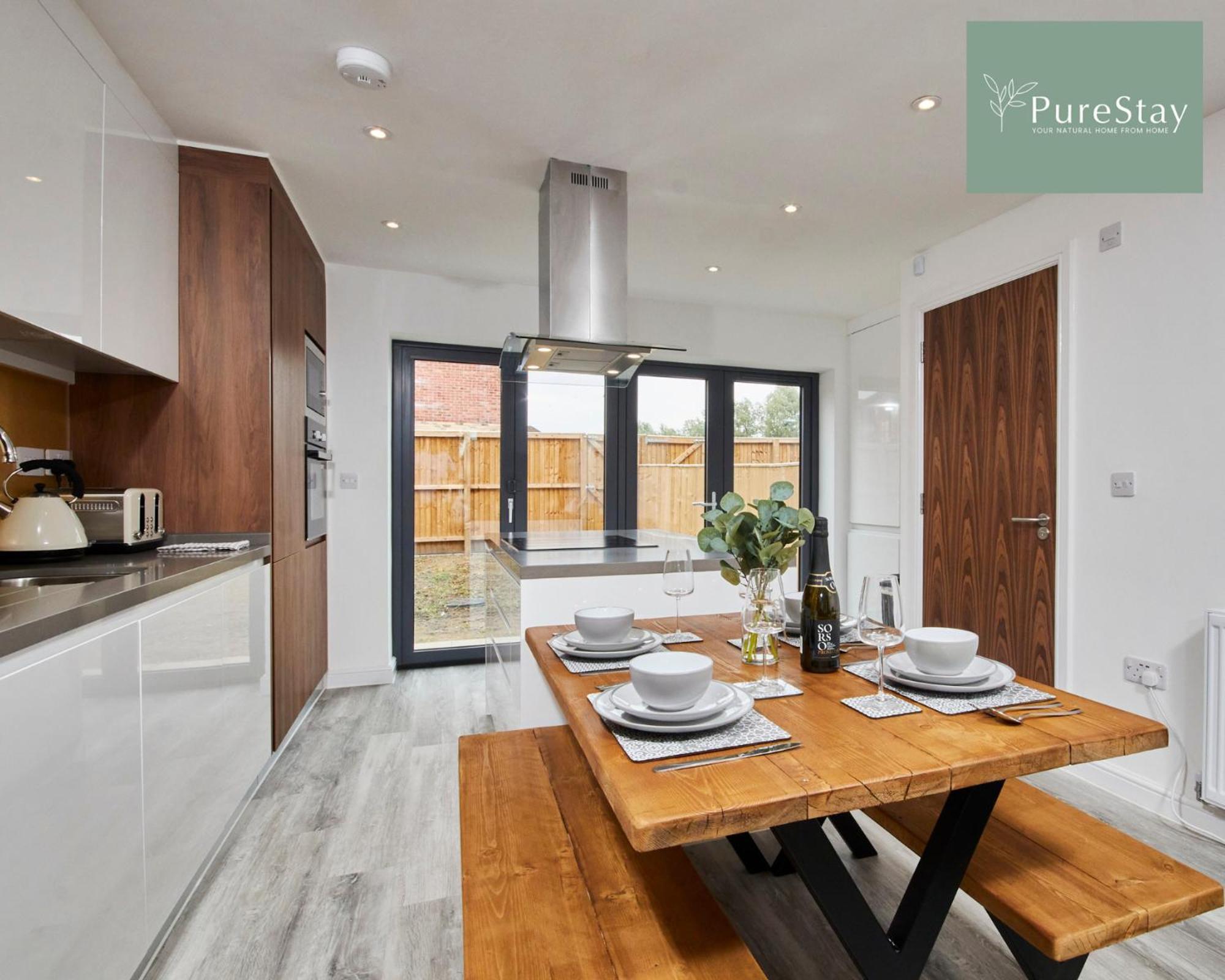 Stunning 5 Bed House By Purestay Short Lets & Serviced Accommodation Manchester With Parking Exterior photo