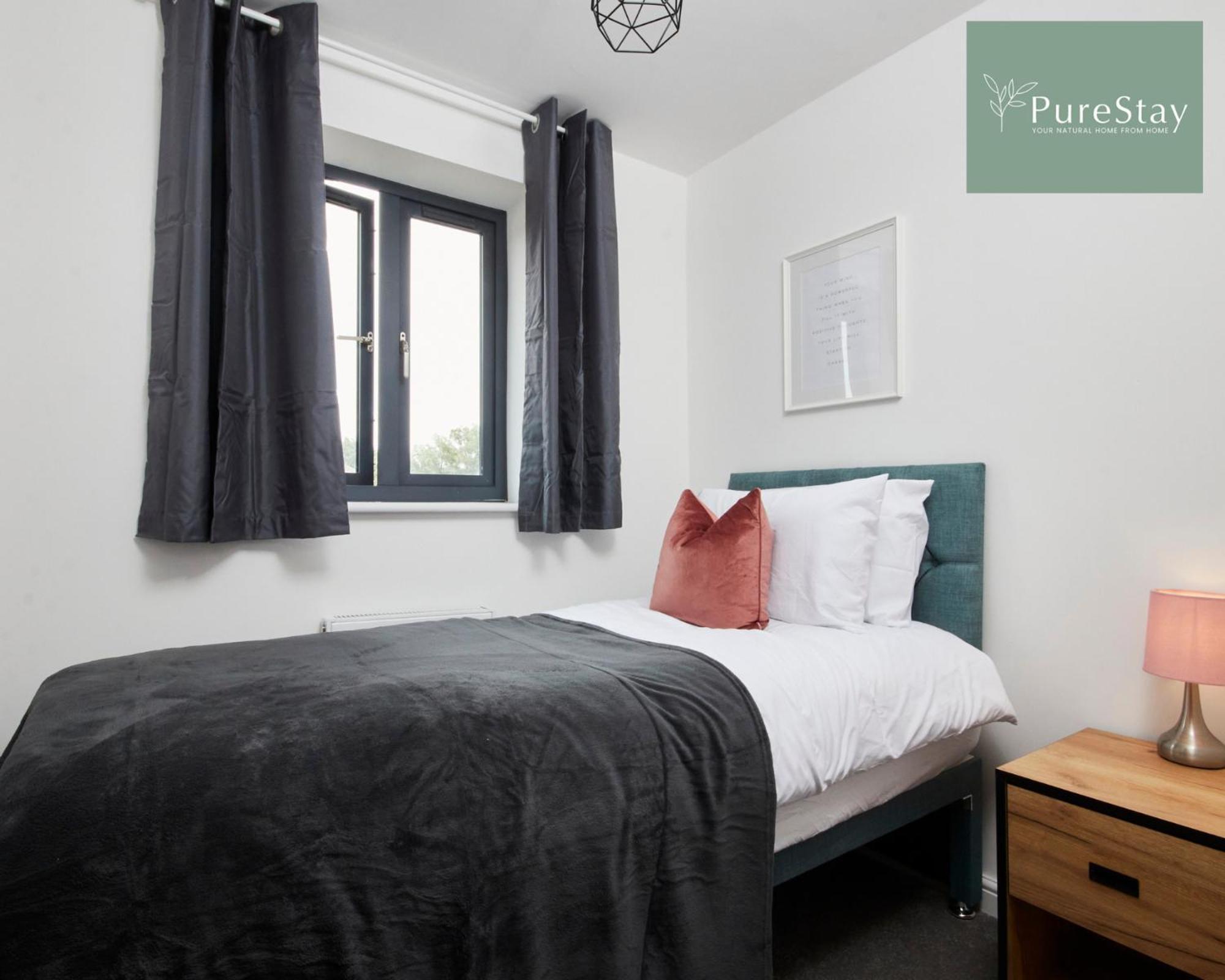 Stunning 5 Bed House By Purestay Short Lets & Serviced Accommodation Manchester With Parking Exterior photo