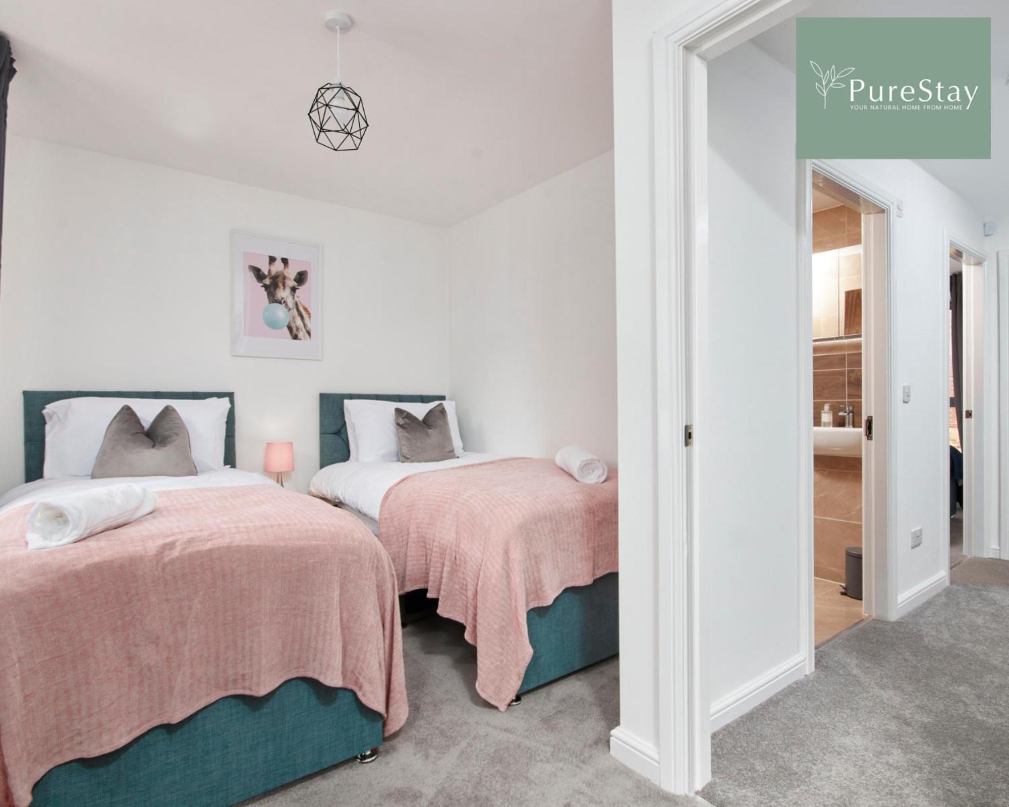 Stunning 5 Bed House By Purestay Short Lets & Serviced Accommodation Manchester With Parking Exterior photo